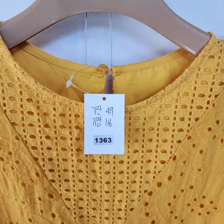 [BUNJANG] Yellow Eyelet Punching Long Dress / 옐로우 아일렛 펀칭 롱 원피스