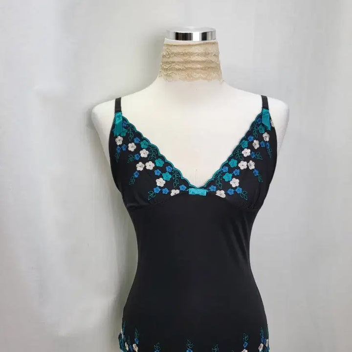 [BUNJANG] Vintage Teal Floral Embroidered Black Camisole / 빈티지 무드 청록 플라워 자수 블랙 캐미솔