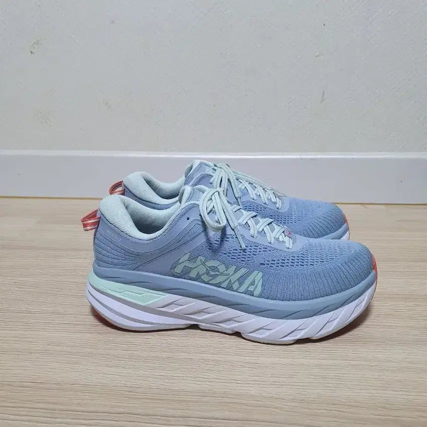 [SOLD OUT] 호카 본디7 와이드 운동화 240