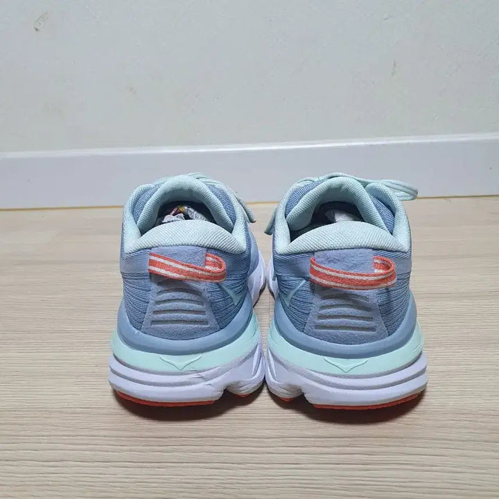 [SOLD OUT] 호카 본디7 와이드 운동화 240