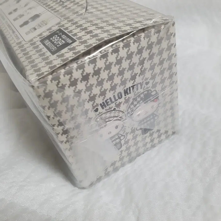 [BUNJANG] Sanrio Hello Kitty Monokuro Monotone Random Keyring (Sealed) / 미개봉 풀박스) 산리오 헬로키티 모노쿠로 모노톤 랜덤 키링