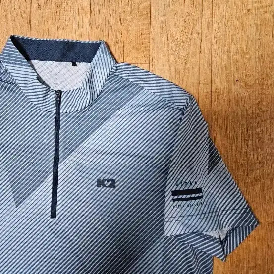[SOLD OUT] 새옷수준)K2 남성 한여름 냉감용 부드러운 반집업 반팔티, 사이즈100
