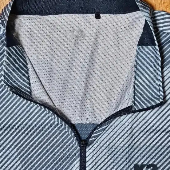 [SOLD OUT] 새옷수준)K2 남성 한여름 냉감용 부드러운 반집업 반팔티, 사이즈100