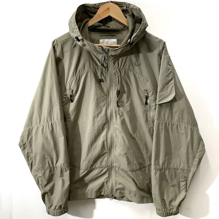 [SOLD OUT] 아웃스탠딩 테크니컬 바람막이