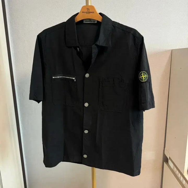 [SOLD OUT] [정품 , M사이즈] 23ss 스톤아일랜드 반팔 오버셔츠 블랙
