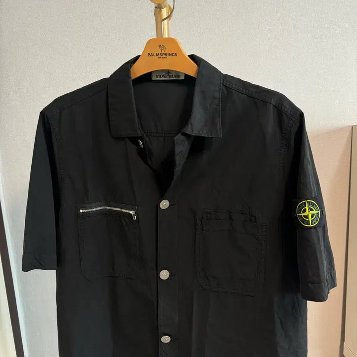 [SOLD OUT] [정품 , M사이즈] 23ss 스톤아일랜드 반팔 오버셔츠 블랙