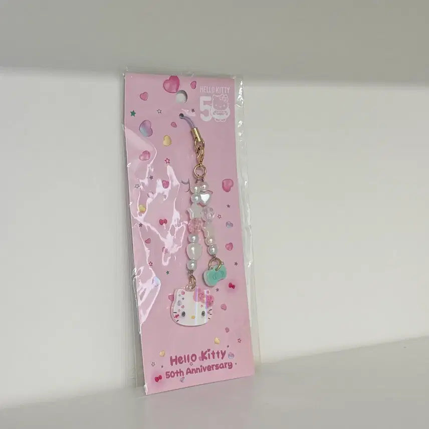 [SOLD OUT] 헬로키티 50주년 비즈 키링 스트랩