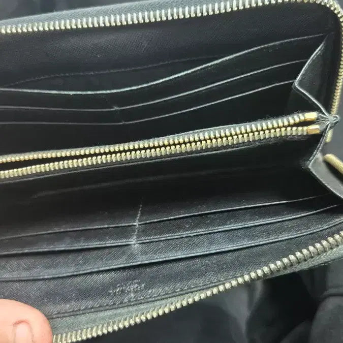 [BUNJANG] Prada Saffiano Leather Zip Long Wallet / 프라다 삼각로고 블랙 사피아노 지퍼장지갑