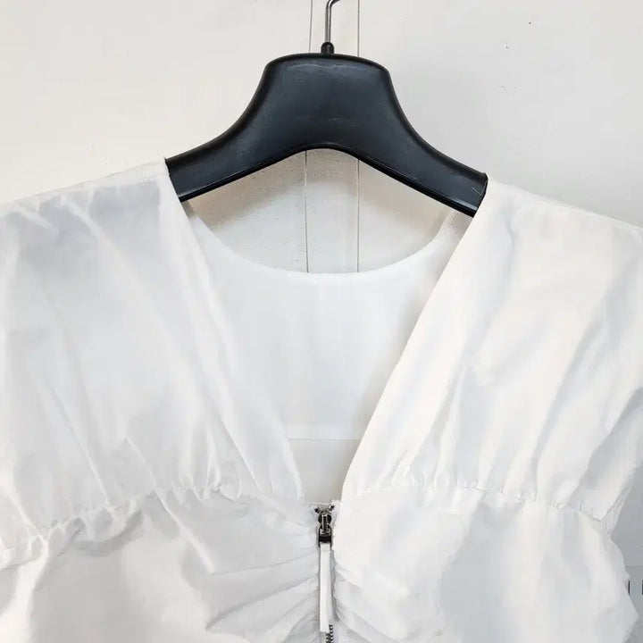 [SOLD OUT] 잇미샤 화이트 셔링 민소매 블라우스