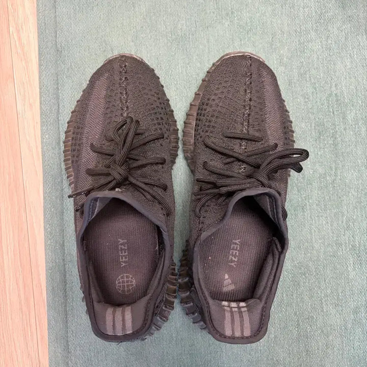 [BUNJANG] Adidas Yeezy 350 Onyx Sneakers / 이지350 오닉스 265