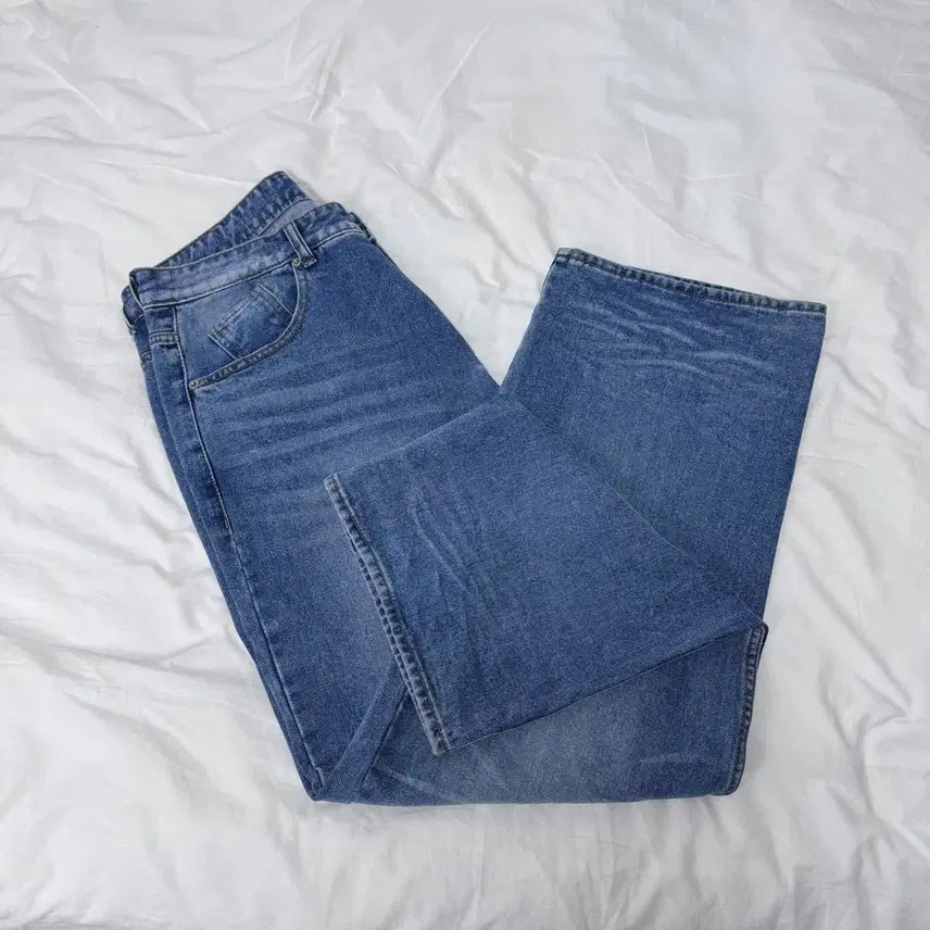 [BUNJANG] Coor Embossed Washed Denim Pants (Washed Blue) / (1회착) 쿠어 coor 엠보 워시드 데님 팬츠 (워시드 블루)