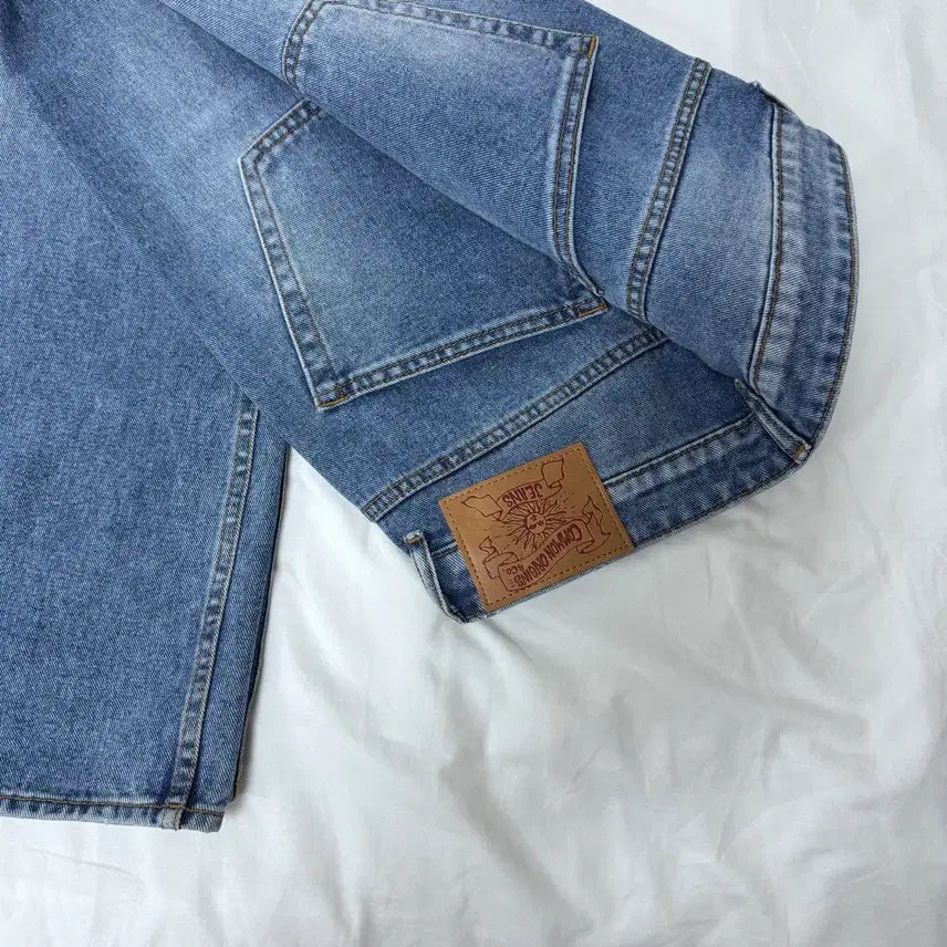 [BUNJANG] Coor Embossed Washed Denim Pants (Washed Blue) / (1회착) 쿠어 coor 엠보 워시드 데님 팬츠 (워시드 블루)
