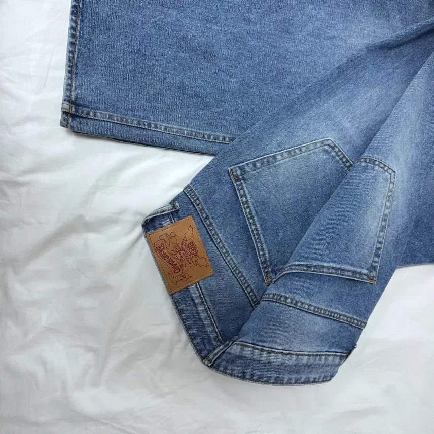 [BUNJANG] Coor Embossed Washed Denim Pants (Washed Blue) / (1회착) 쿠어 coor 엠보 워시드 데님 팬츠 (워시드 블루)