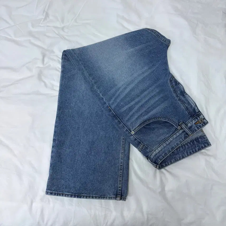 [BUNJANG] Coor Embossed Washed Denim Pants (Washed Blue) / (1회착) 쿠어 coor 엠보 워시드 데님 팬츠 (워시드 블루)