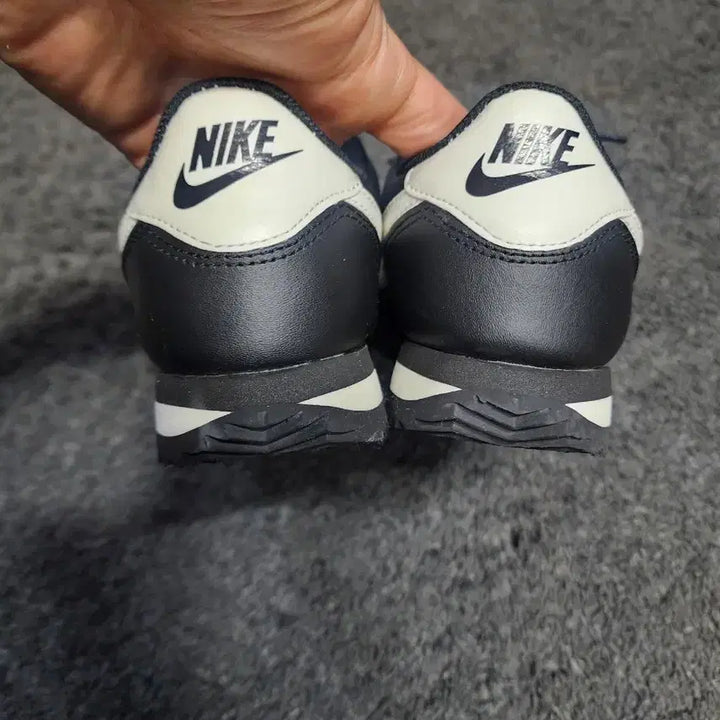 [BUNJANG] Nike Cortez Black Sneakers (Women&