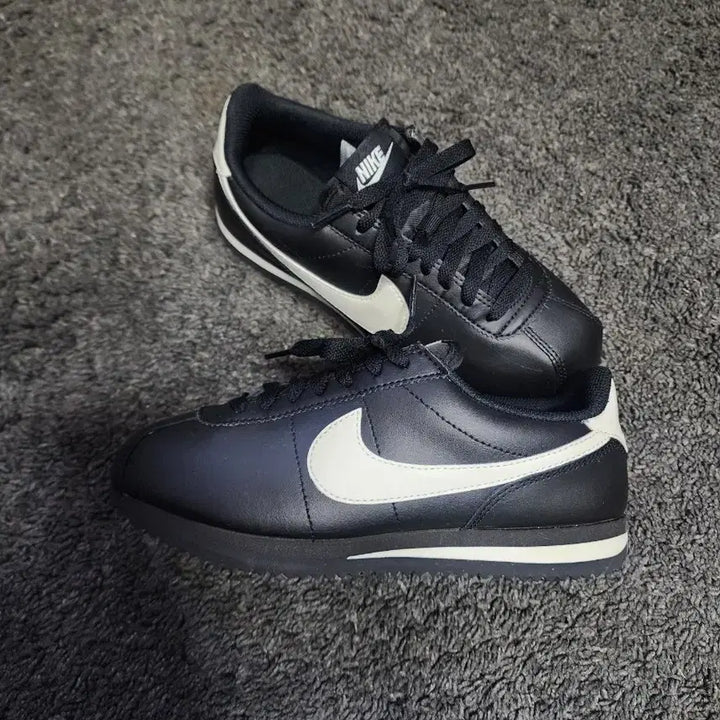 [BUNJANG] Nike Cortez Black Sneakers (Women&