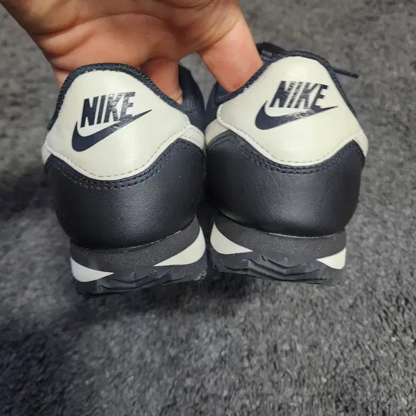 [BUNJANG] Nike Cortez Black Sneakers (Women&