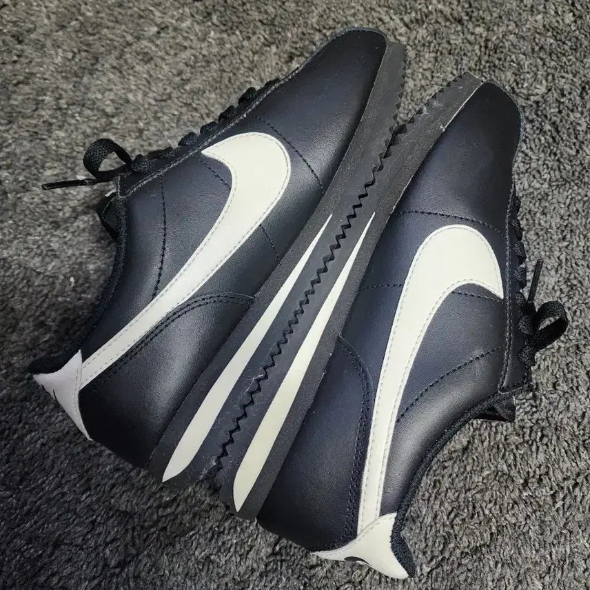 [BUNJANG] Nike Cortez Black Sneakers (Women&