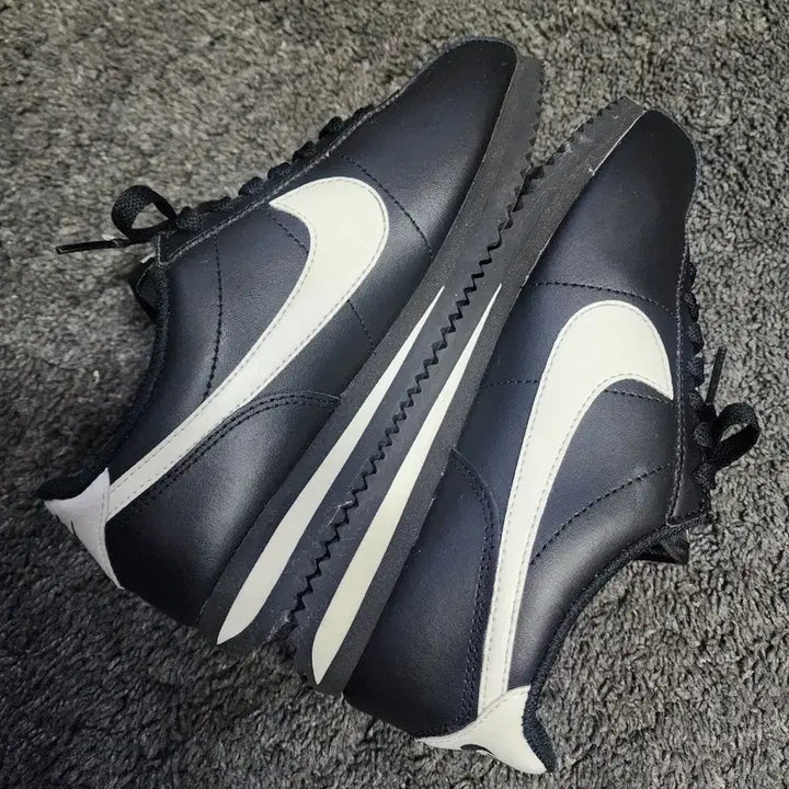 [BUNJANG] Nike Cortez Black Sneakers (Women&