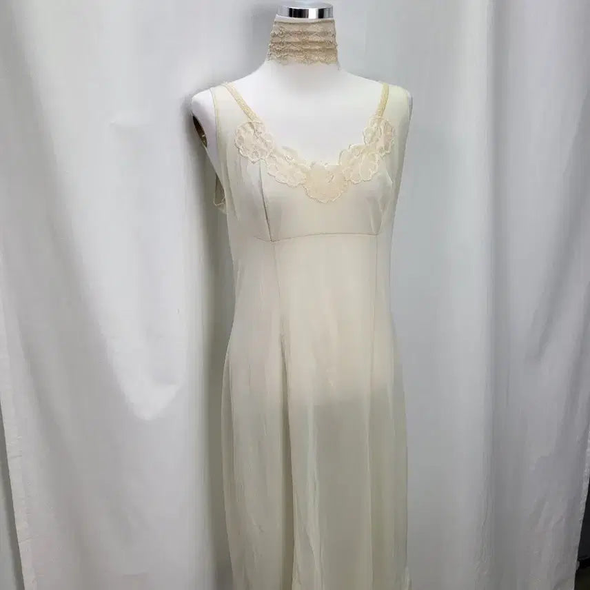 [BUNJANG] Vintage Floral Lace Slip Dress / 빈티지 소프트 버터크림 앤틱 플로럴 레이스 슬립 원피스