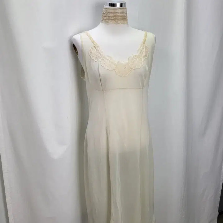 [BUNJANG] Vintage Floral Lace Slip Dress / 빈티지 소프트 버터크림 앤틱 플로럴 레이스 슬립 원피스