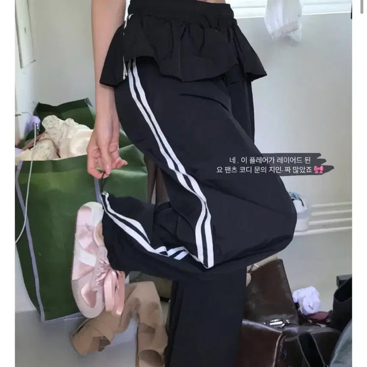 [BUNJANG] Cloud Emotion Two-Line Ruffle Training Pants - Black / 클라우드이모션 투라인 캉캉 팬츠 블랙