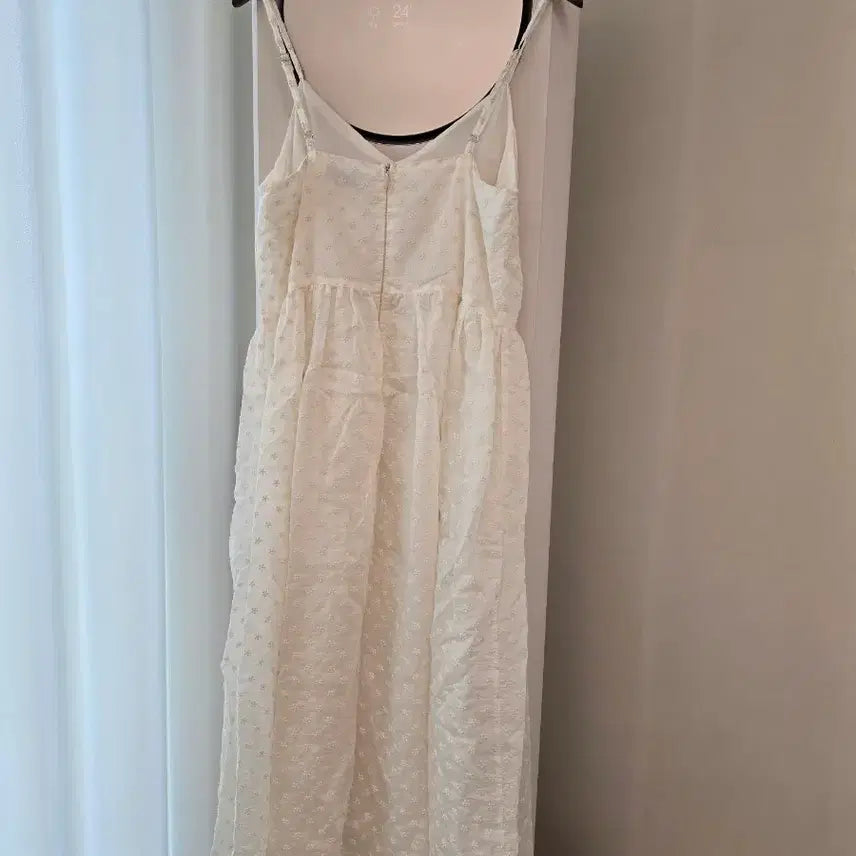 [BUNJANG] Daisy Syndrome White Tank Dress / 데이지신드롬 화이트 나시 원피스 (+가디건)