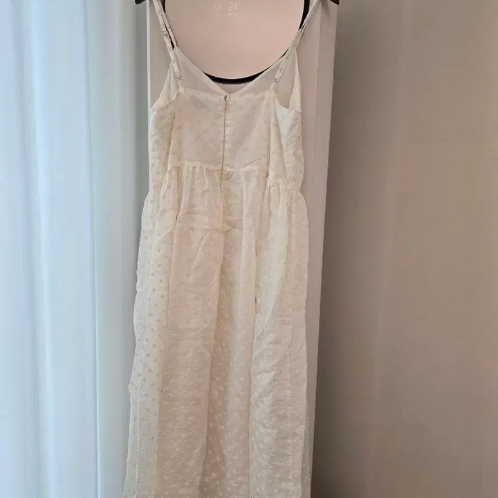 [BUNJANG] Daisy Syndrome White Tank Dress / 데이지신드롬 화이트 나시 원피스 (+가디건)