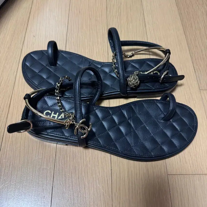 [BUNJANG] Chanel Quilted Chain Detail Sandals / 샤넬 샌들 37.5
