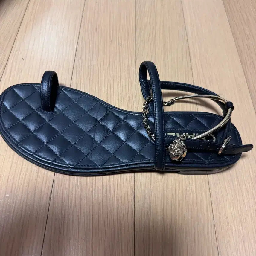 [BUNJANG] Chanel Quilted Chain Detail Sandals / 샤넬 샌들 37.5
