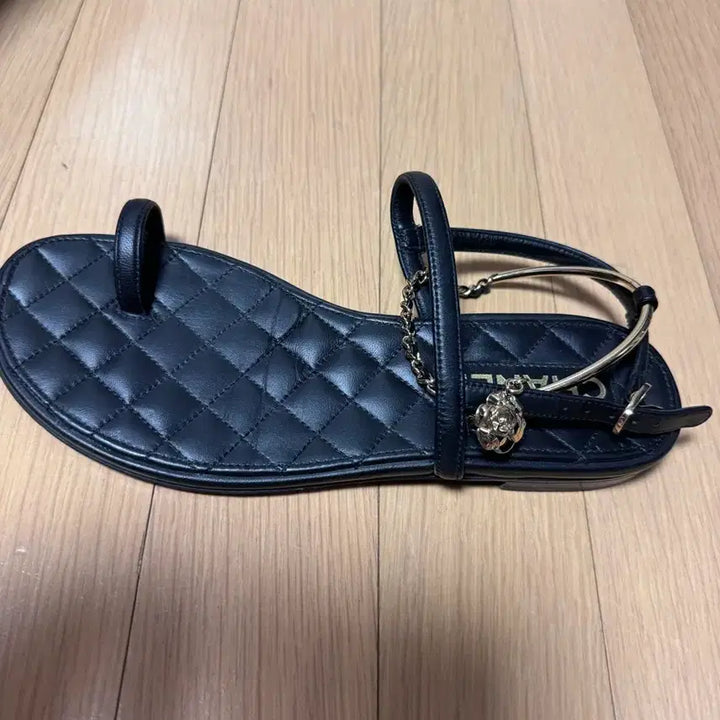 [BUNJANG] Chanel Quilted Chain Detail Sandals / 샤넬 샌들 37.5