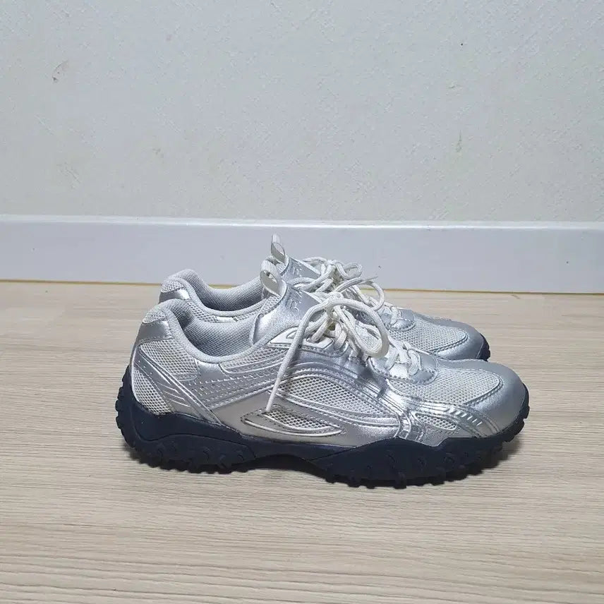 [SOLD OUT] 휠라 에샤페 MS 실버문 240