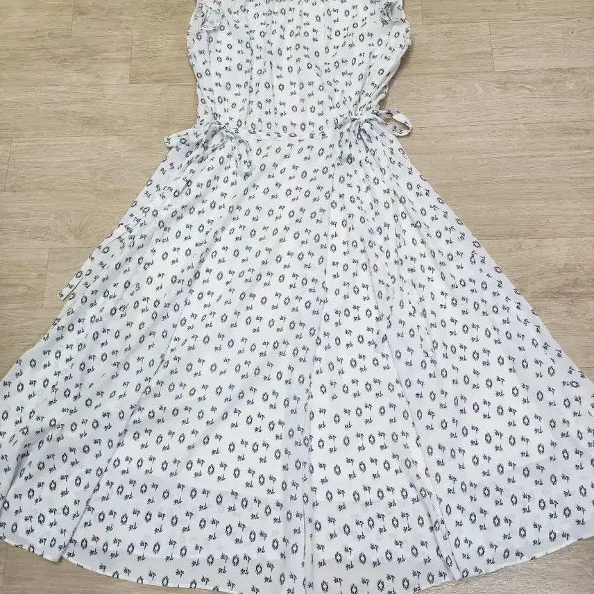 [SOLD OUT] 헤지스 패턴 민소매 원피스S