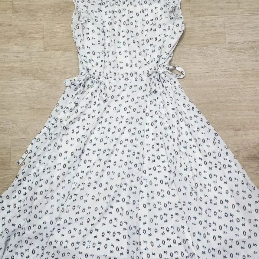 [SOLD OUT] 헤지스 패턴 민소매 원피스S