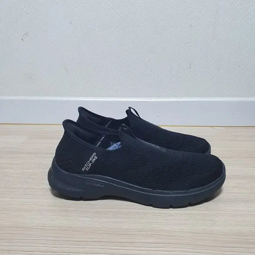 [SOLD OUT] 스케쳐스 고워크 슬립온 블랙 255