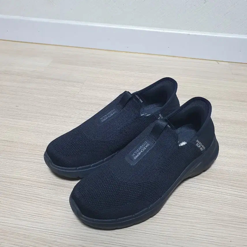 [SOLD OUT] 스케쳐스 고워크 슬립온 블랙 255