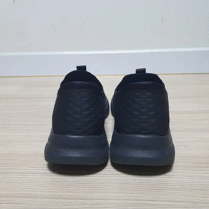 [SOLD OUT] 스케쳐스 고워크 슬립온 블랙 255