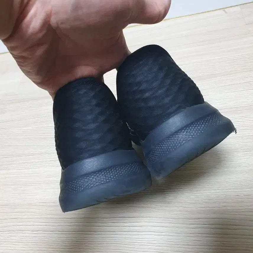 [SOLD OUT] 스케쳐스 고워크 슬립온 블랙 255
