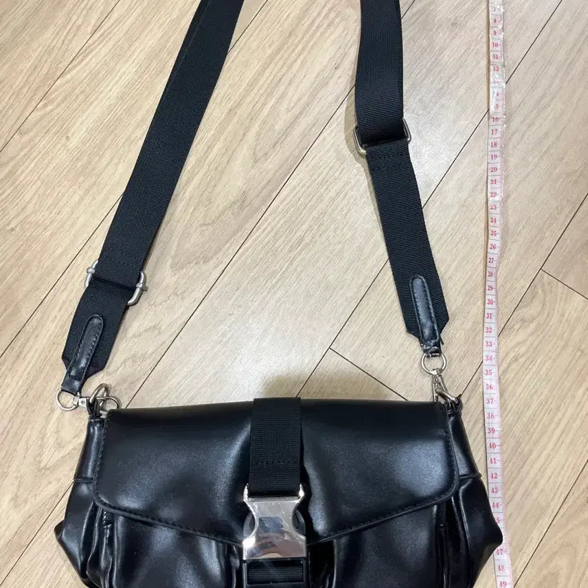 [BUNJANG] Punk Style Leather Buckle Crossbody Bag / 펑크st 레더 버클 크로스백