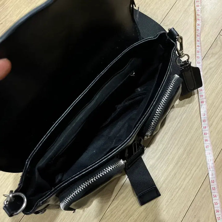 [BUNJANG] Punk Style Leather Buckle Crossbody Bag / 펑크st 레더 버클 크로스백