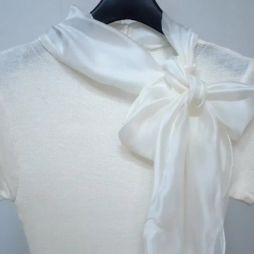 [SOLD OUT] 새상품 실키 리본타이 니트