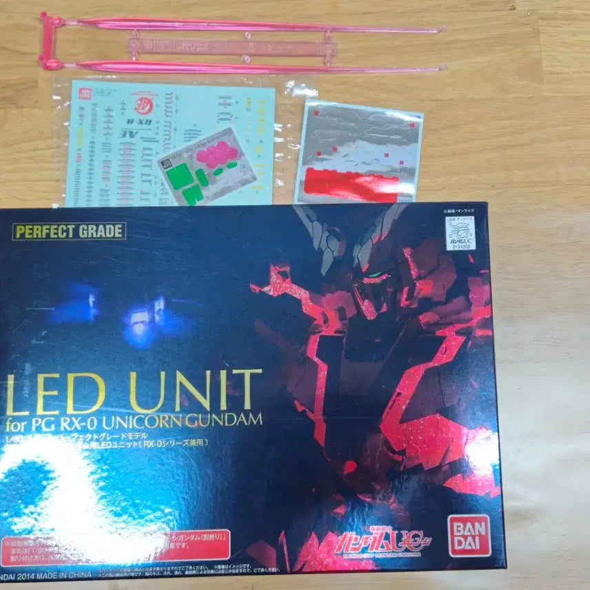 [SOLD OUT] pg 유니콘 건담 피규어 베이스 포함 정품 led