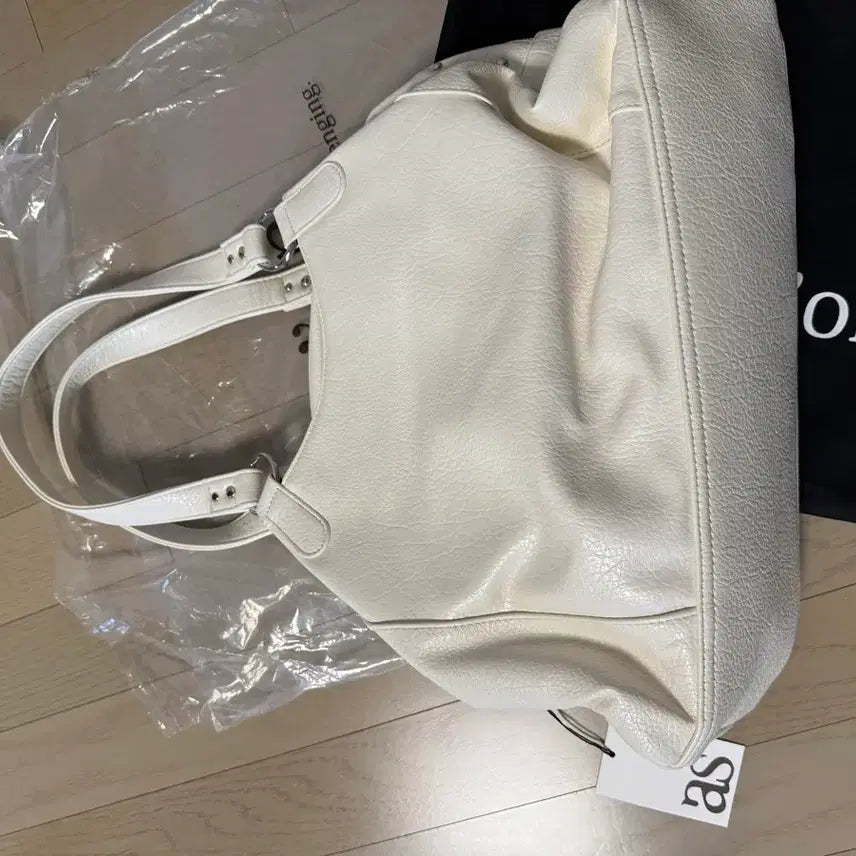 [SOLD OUT] 에즈온 보니타 빅백 아이보리 새상품