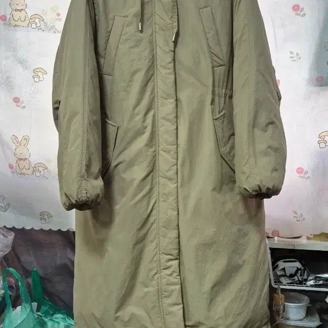 [SOLD OUT] 삼성물산)시스티나  2022년   오버핏     다운   후드  패딩..