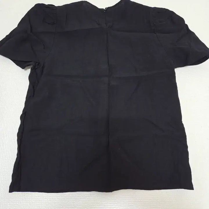 [BUNJANG] ABLE Zigzag Black Puff Sleeve Blouse / 에이블 지그재그 블랙 퍼프 소매 반팔 블라우스
