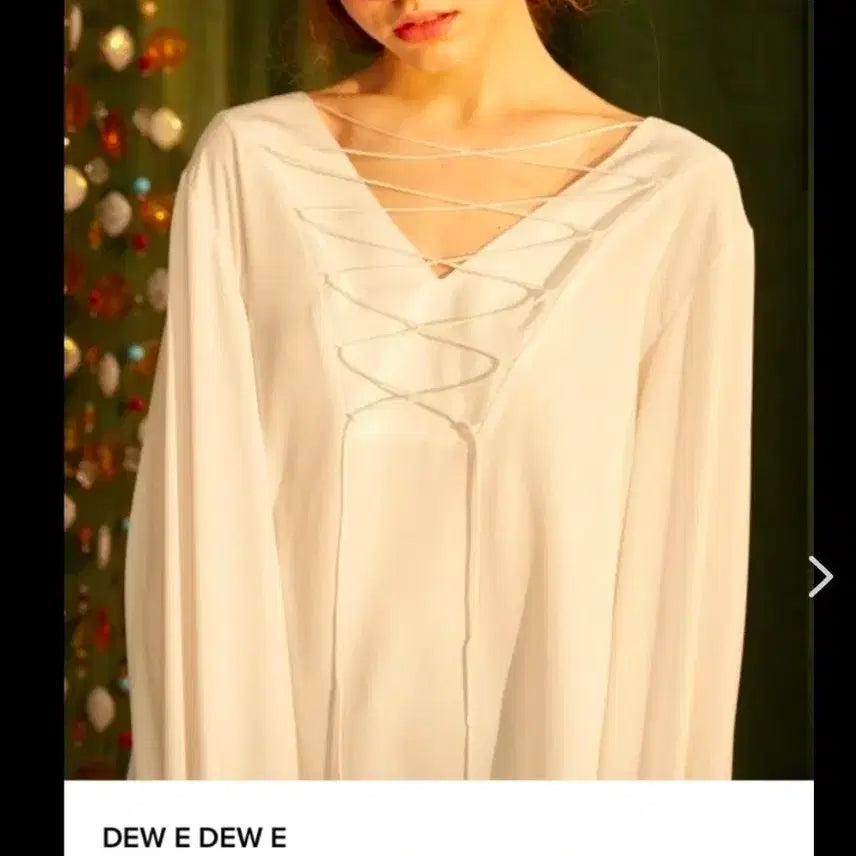 [BUNJANG] Dew e Dew e Lace-up Blouse / Dew e Dew e 레이스업 블라우스