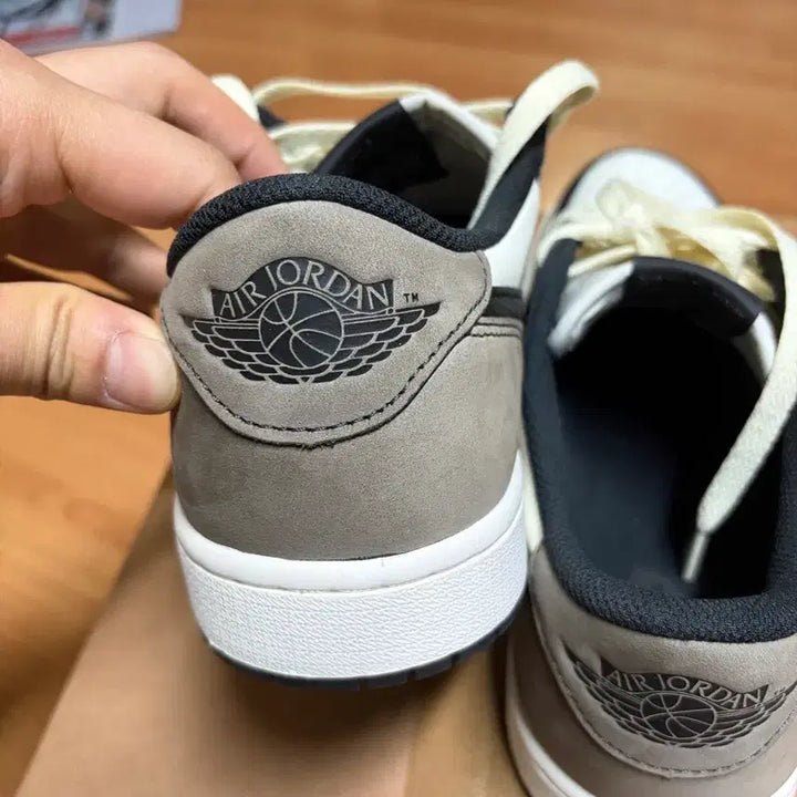 [SOLD OUT] [285/10.5] 나이키 조던 1 레트로 로우 모카