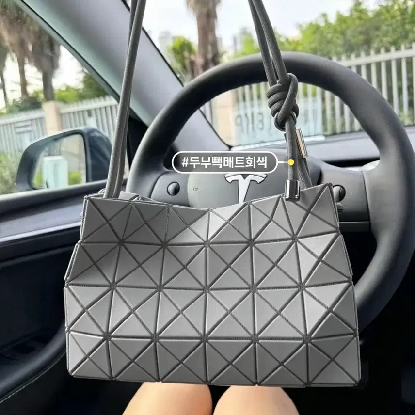 [BUNJANG] Issey Miyake Tofu Bag Shoulder Bag / 이세이 미야케 두부백 숄더백 드로스트링백