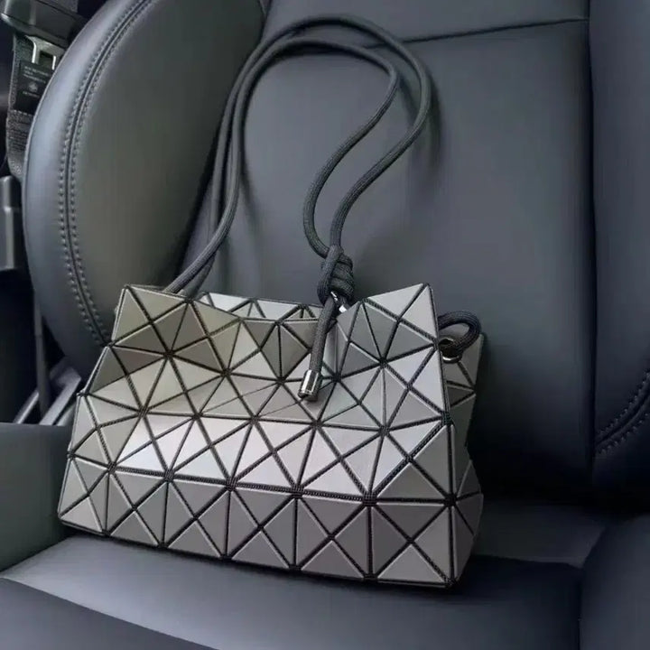 [BUNJANG] Issey Miyake Tofu Bag Shoulder Bag / 이세이 미야케 두부백 숄더백 드로스트링백