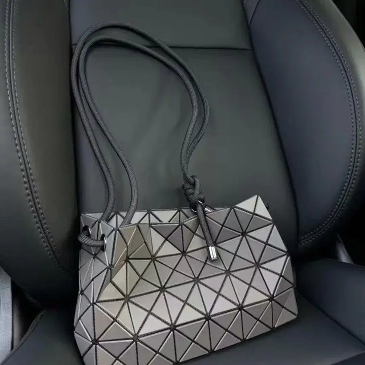 [BUNJANG] Issey Miyake Tofu Bag Shoulder Bag / 이세이 미야케 두부백 숄더백 드로스트링백